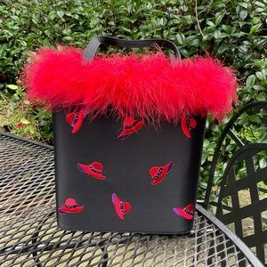 👁️Catching Adorable Brilliant Red Feather Embroidered Hat Hard Body Bag!